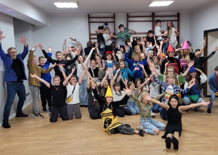 Dyskoteka klas IV-V, zorganizowana przez Samorząd Uczniowski, była strzałem w dziesiątkę!