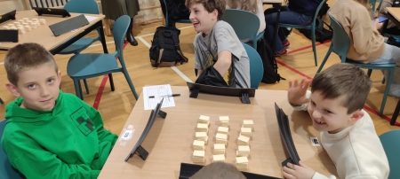 Mikołajkowe Mistrzostwa Szkół Podstawowych w Rummikub – mamy podium!