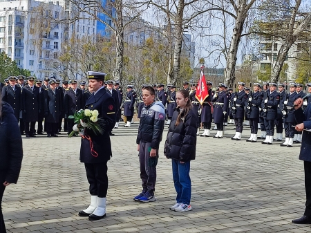 Pamiętamy – klasa VIa na uroczystościach w Redłowie